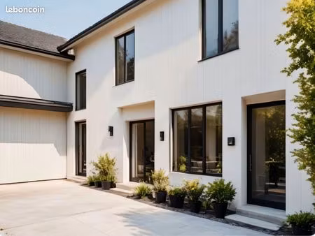 maison totalement rénovée jardin et stationnement