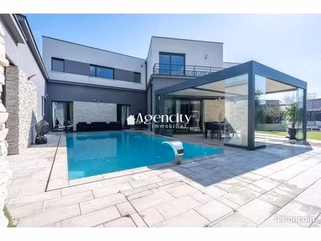 maison 8 pièces 287 m²