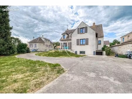 maison 7 pièces 217 m²