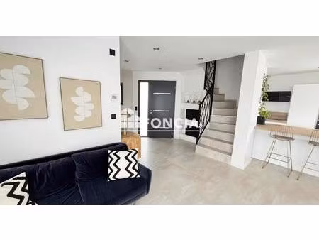 maison contemporaine lumineuse de 2022 avec de beaux volumes dans la metropole du mans