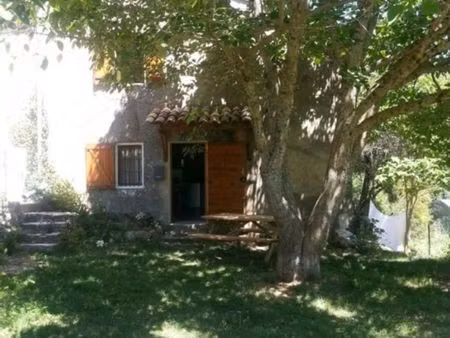 grande maison de hameau et son gîte indépendant