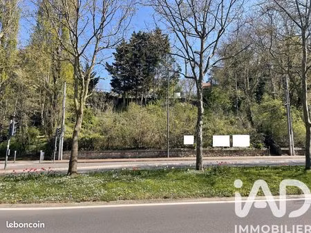 terrain 703 m² bougival