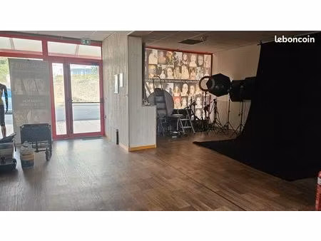 local commercial 365 m2