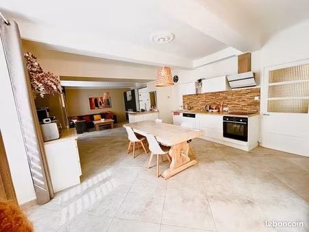 maison  piscine extérieurs 224m2 ss vis à vis