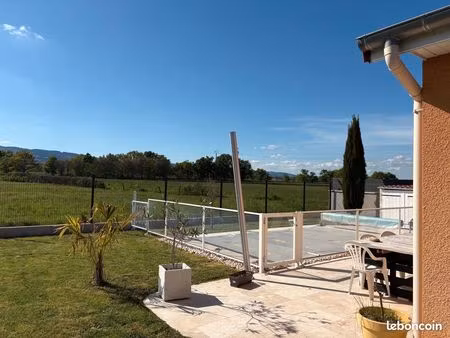 maison de plain-pied 82 m² avec piscine et vue sur la côte roannaise