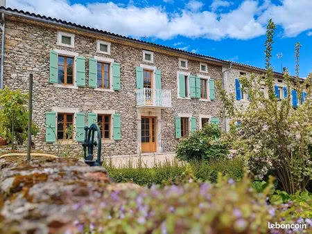 propriété 5 pièces 245 m²