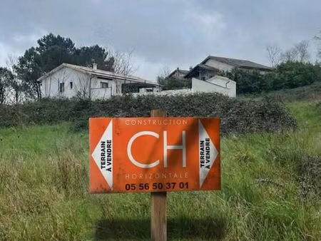 terrain 640 m² auros