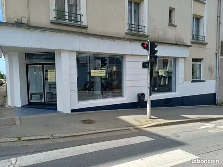 murs commerciaux 105m2 + 30m2