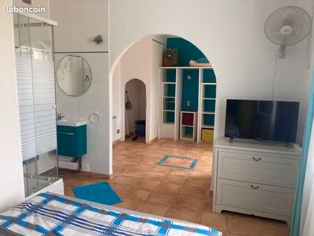jolie chambre de 25m2 dans maison proche de toulon location au mois ou plus