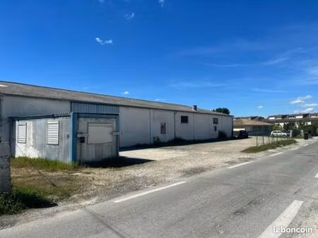 local d'activité 800 m²