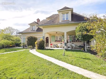 maison 7 pièces 196 m²