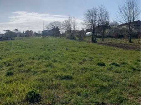 terrain constructible à léojac