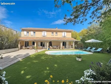 maison 6 pièces 196 m²