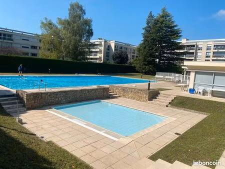 lumineux • traversant • piscine 25 m chauffée ◊ bailly (78870) un appartement familial de 