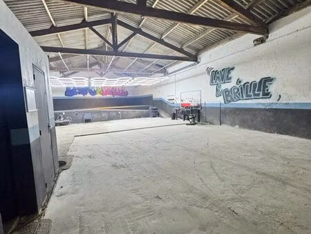 local commercial a partagé