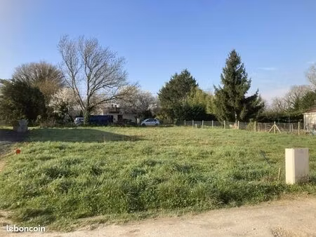 terrain 555 m² asques