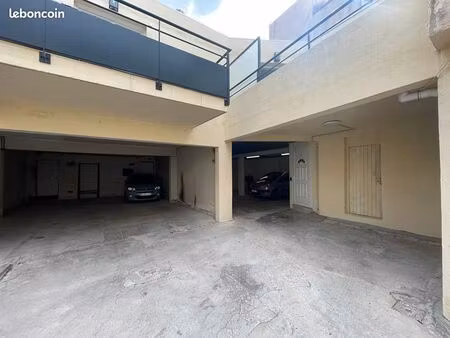 parking/box 1 pièce 4 m²