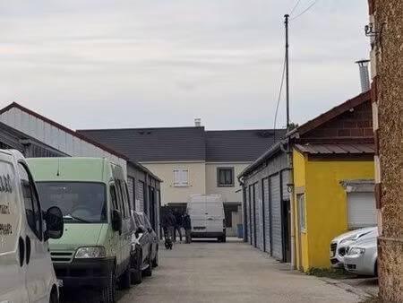 local commercial entrepôt