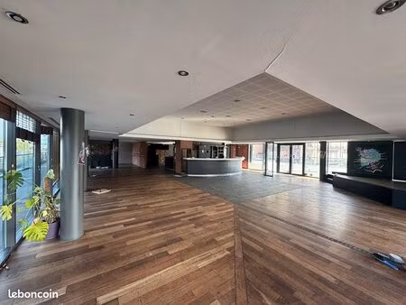 local commercial 575 m² roanne