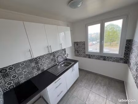 très beau f3 lumineux  valises à poser