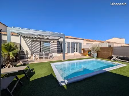 villa plain pied / 4 chambres / piscine / terrasse / 2 jardins