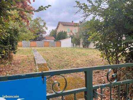 terrain 470 m² revel