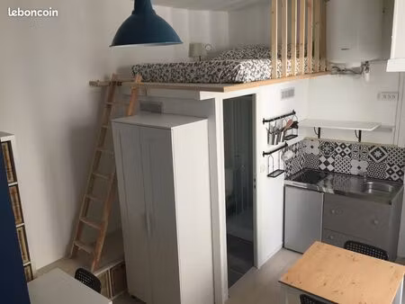 studio avec mezzanine entre les hangars h15 et h16  face aux quais des chartrons