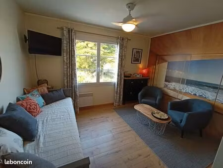 appartement entre mer et forêt à 200 m de la plage