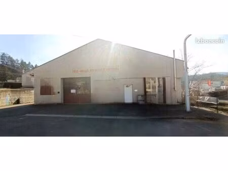 local entrepôt 440 m2