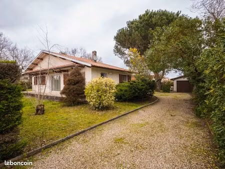 maison lumineuse avec grand jardin