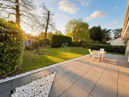 maison 8 pièces 147 m²