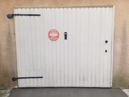 grand garage 20 20 m2 canet en roussillon (coté port)