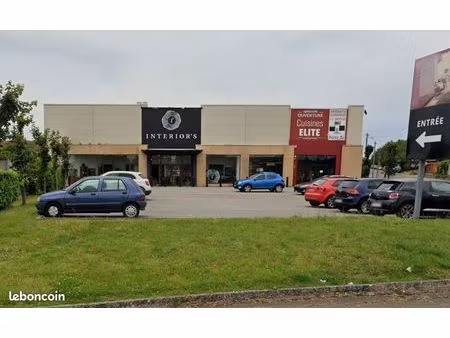 local commercial 1360 m² coignieres