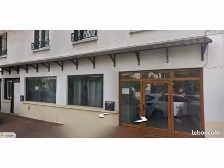 local commercial 74m² - 78 la celle st cloud