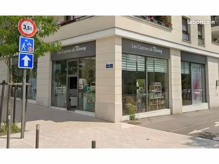 local commercial 84 m² st cyr l'ecole