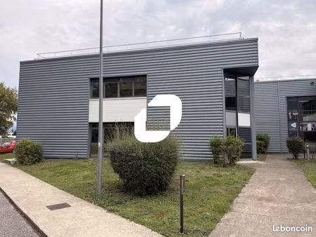 local industriel 379 m²