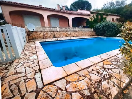 terrain 2000m2 + villa à rénover entièrement suite à incendie