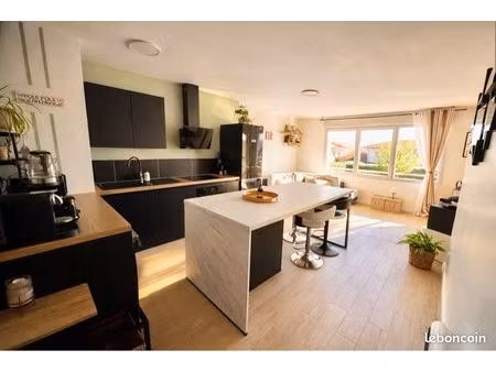 à vendre – appartement t3 avec balcon - 2 emplacements parking