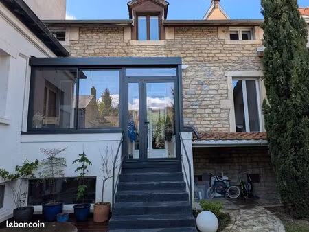 maison de ville pleine de charme de 110m² à montchapet