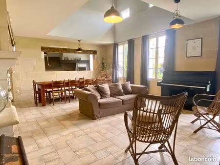 maison 6 pièces 220 m²