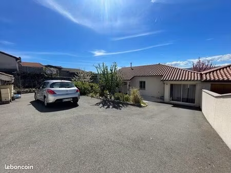 conseille celui-ci : “vue exceptionnelle  aucun vis-à-vis : maison clé en main à 20 min de