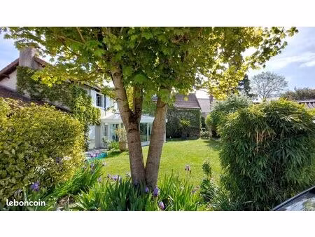 maison 8 pièces 247 m²