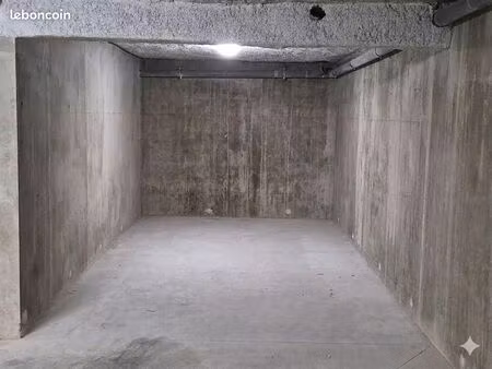 box ouvert (sans porte) en sous-sol à tencin