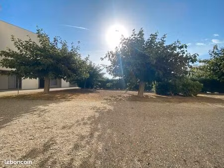 spécial investisseur local commercial divisé en appartements