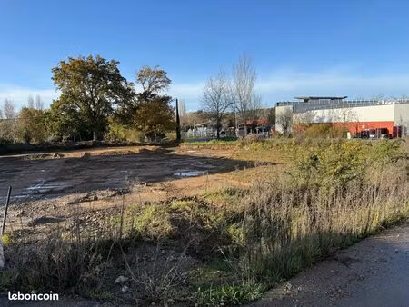 terrain constructible pour commerce ou artisanat