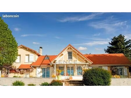 propriété 6 pièces 130 m²