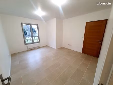 local 38 m² ézanville