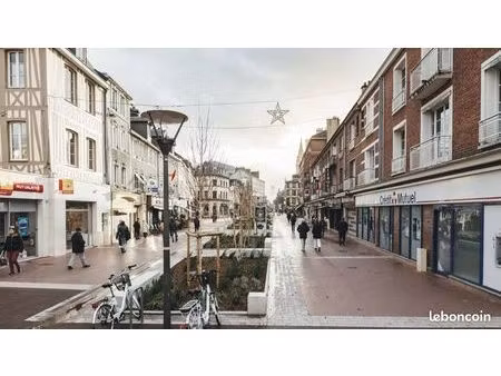 ◊ urgent – emplacement n°1 – 300 m² en rue piétonne ◊