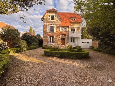 maison 8 pièces 246 m²