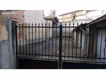 garage fermé à louer centre-ville d'agen